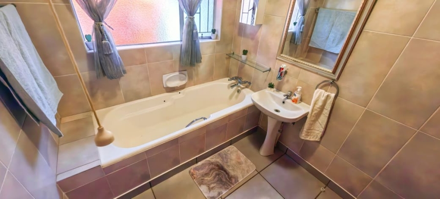 3 Bedroom Property for Sale in Miederpark North West